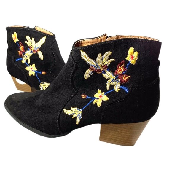 Qupid Black Embroidered Boots Bootie Floral Stacked Heel Sz 6.5 Side Zip Shoes - Picture 2 of 10